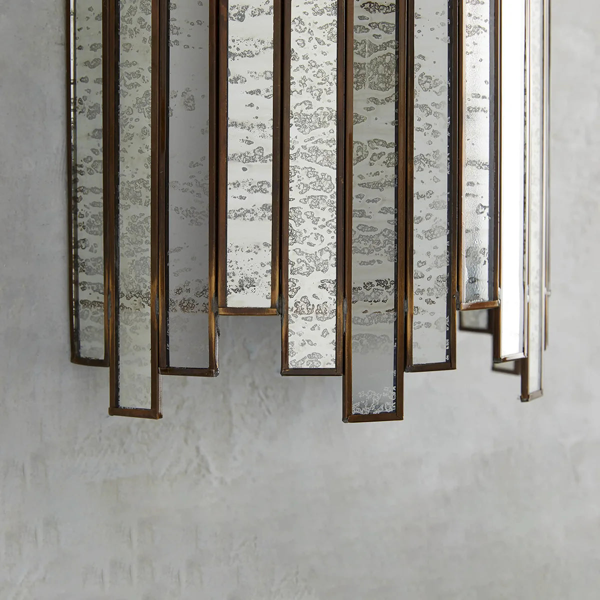 Artistic Antique Glass Lailar Wall Sconce