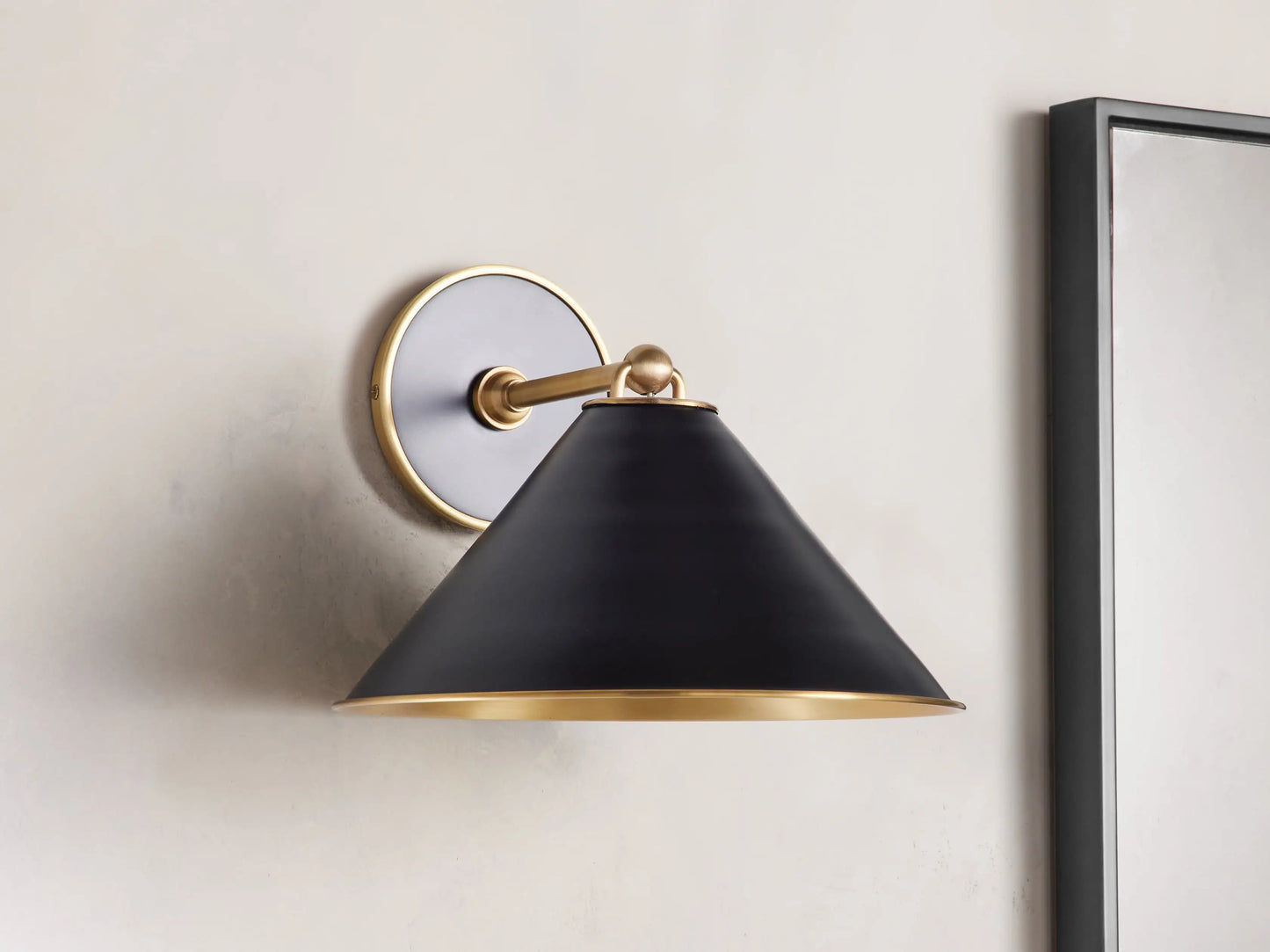 Arno Sconce