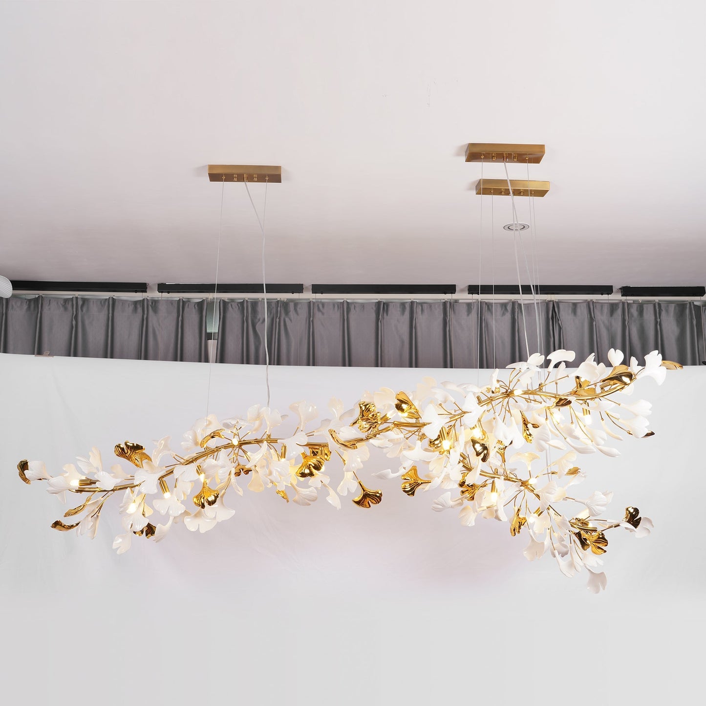 Gingko Chandelier A USE White and Gold