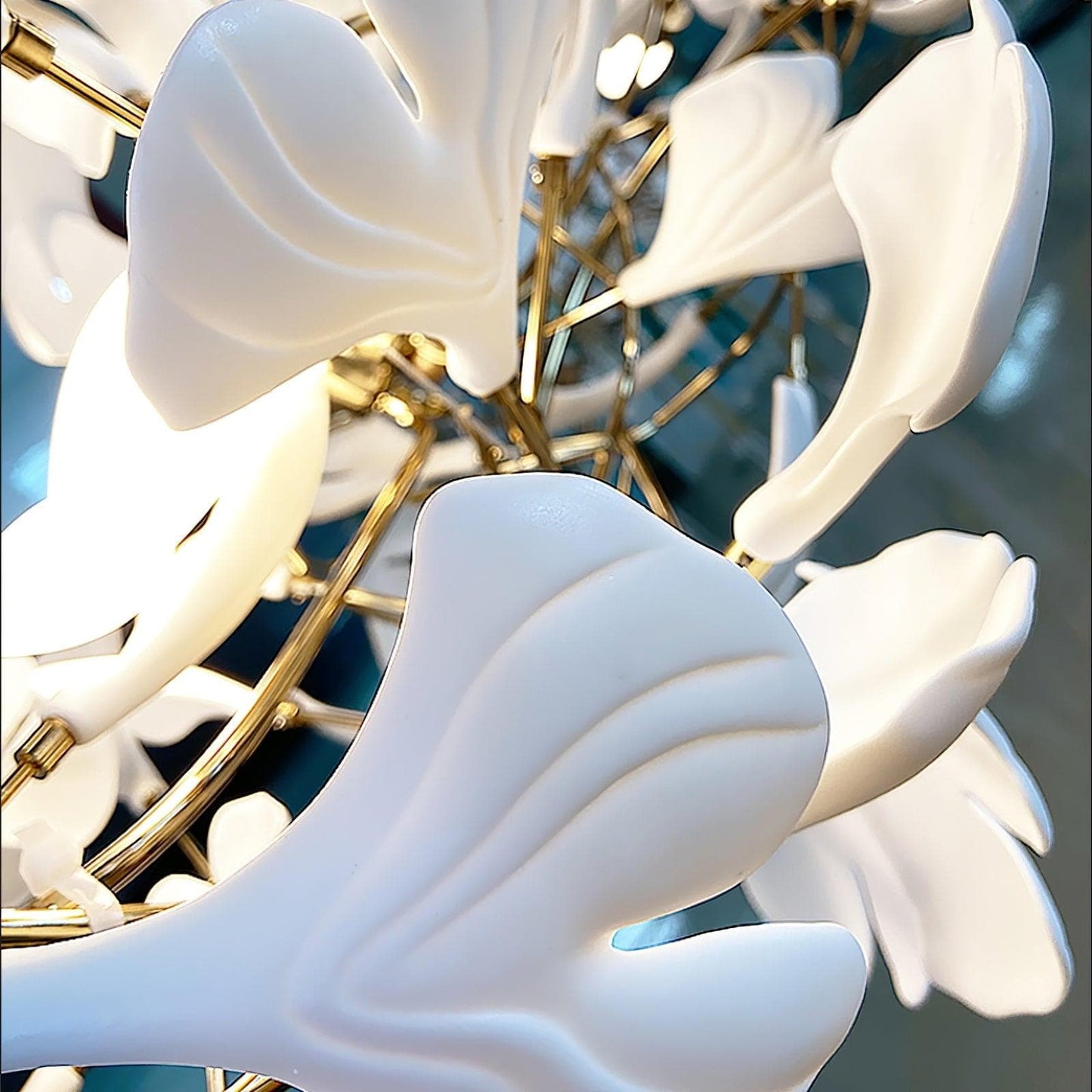 Gingko Chandelier E USE White and Gold