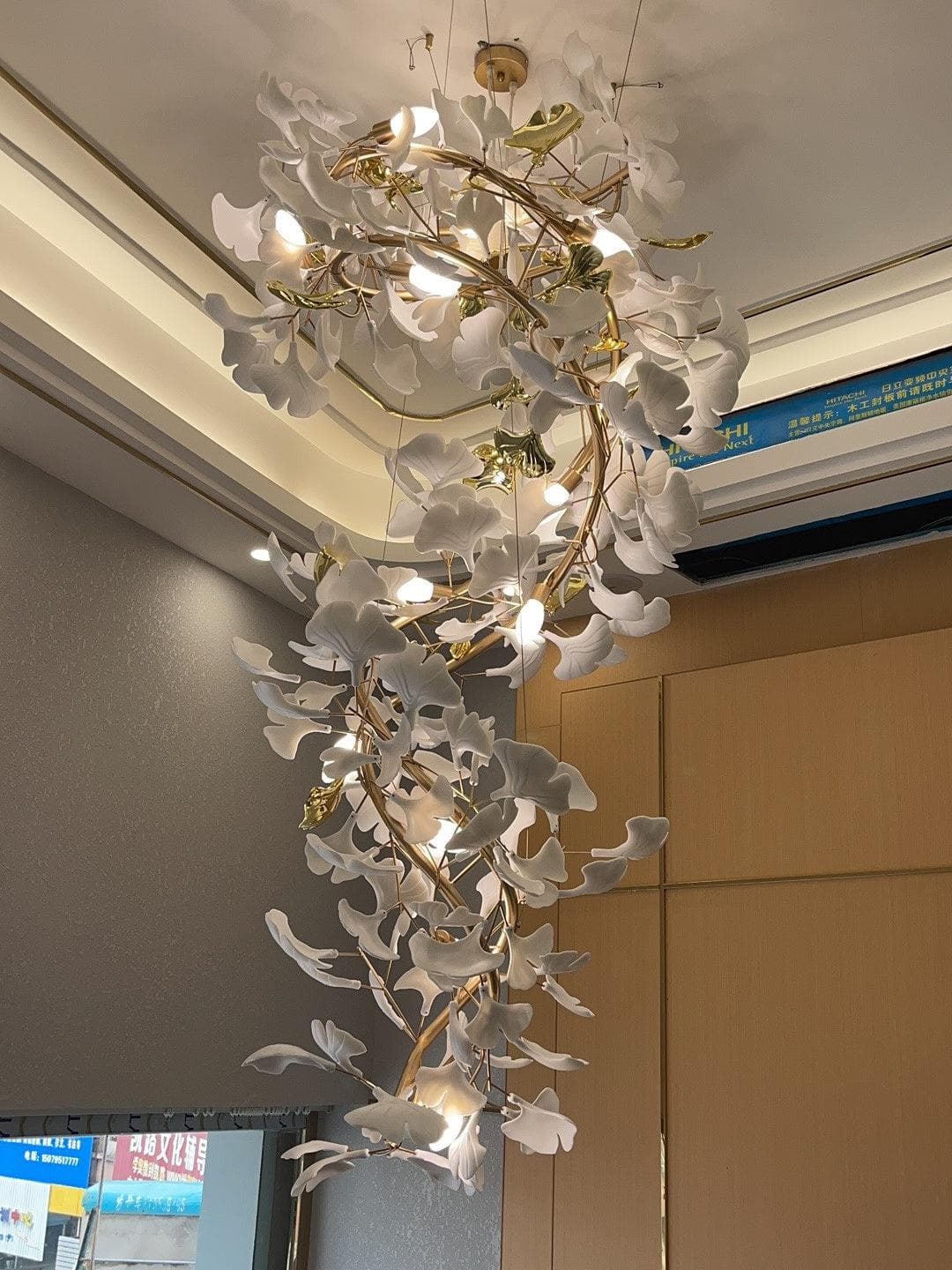 Gingko Chandelier Q USE White and Gold