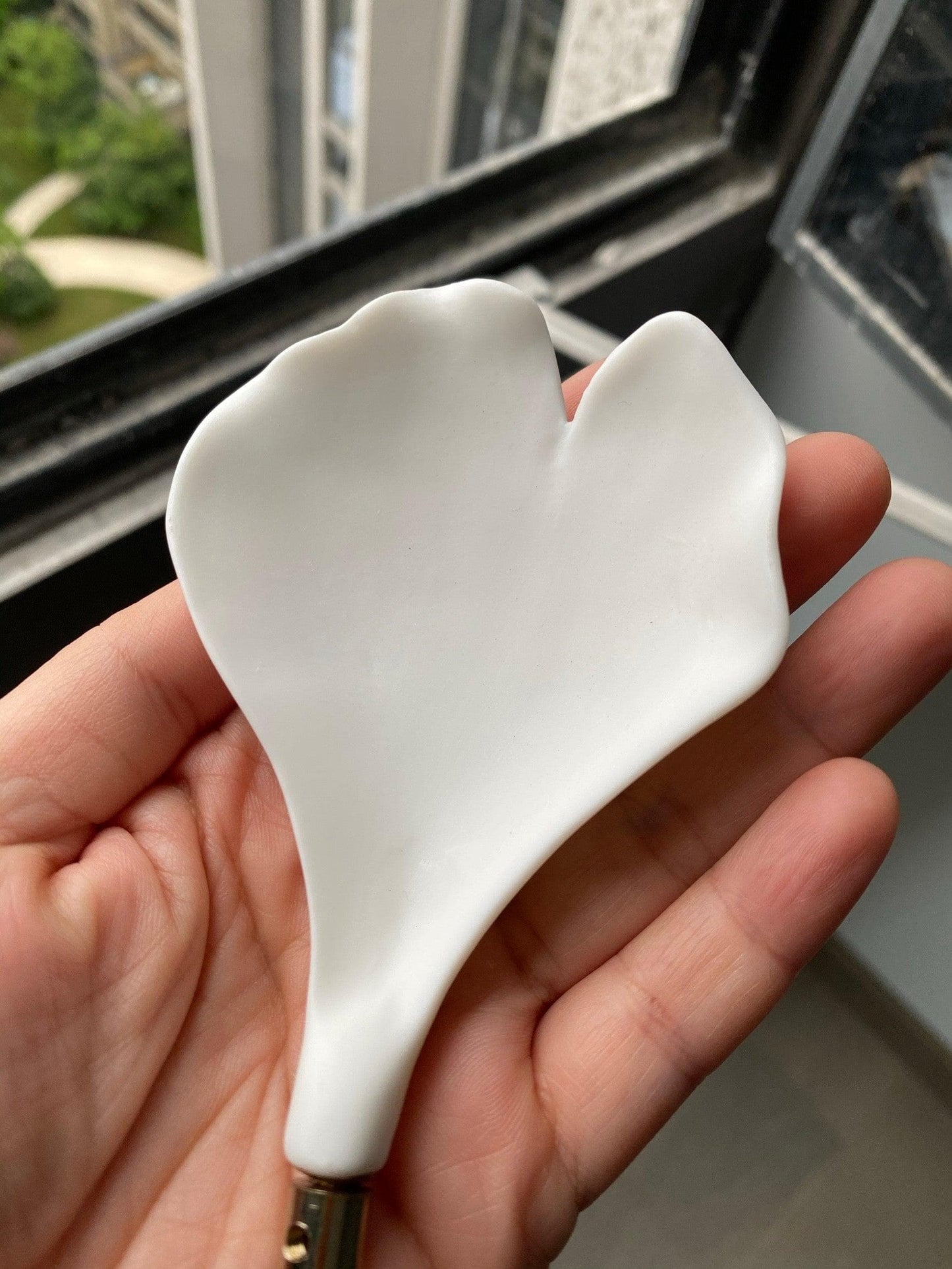 Gingko Chandelier Q USE White and Gold