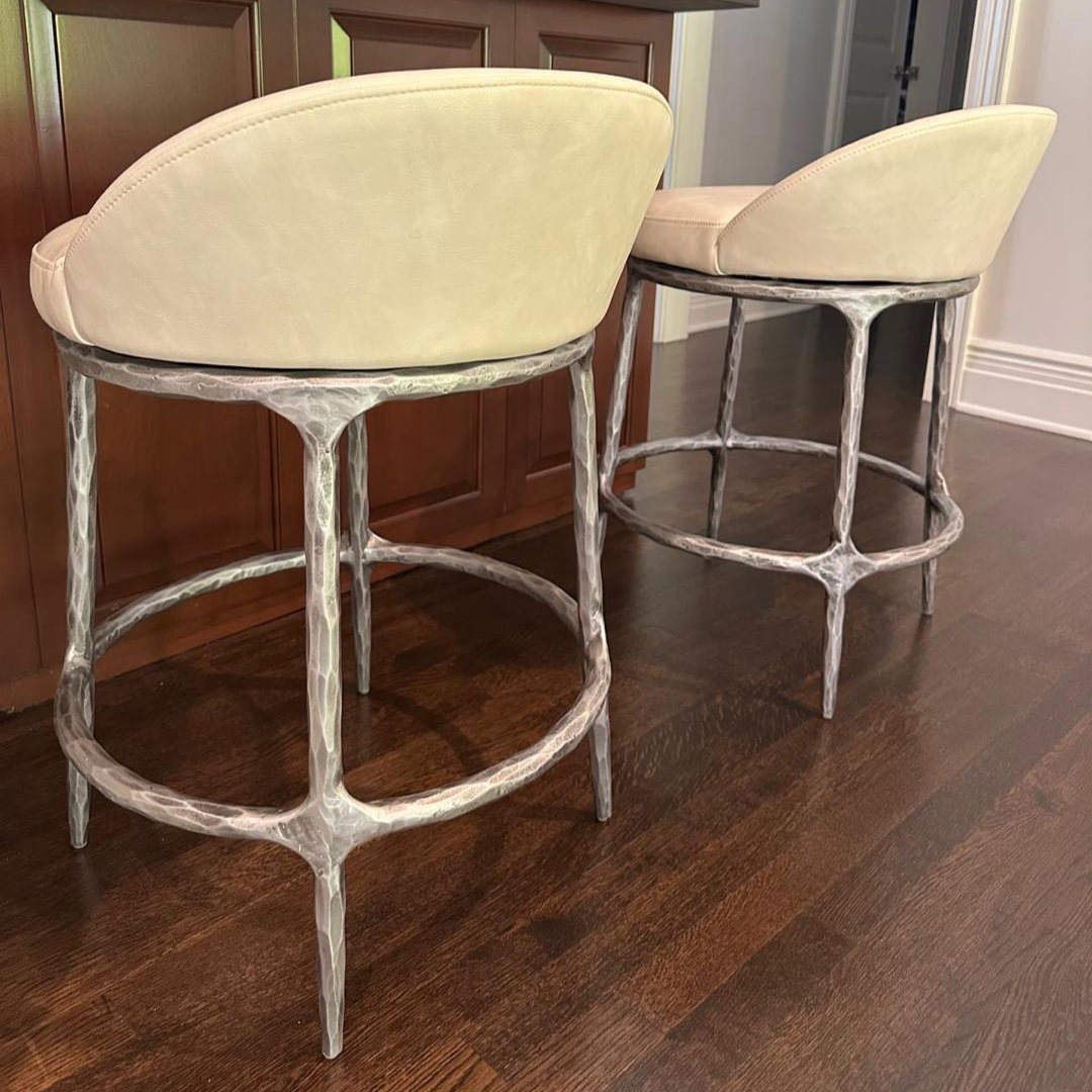 Customzation Thaddeus Bar Swivel Counter Stool